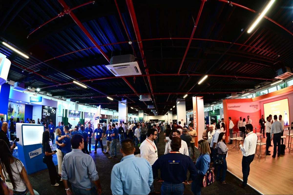 Pavilhão de Exposições do Novos Enfoques foi preparado para integrar estandes, circulação e diferentes momentos da experiência do participante. 